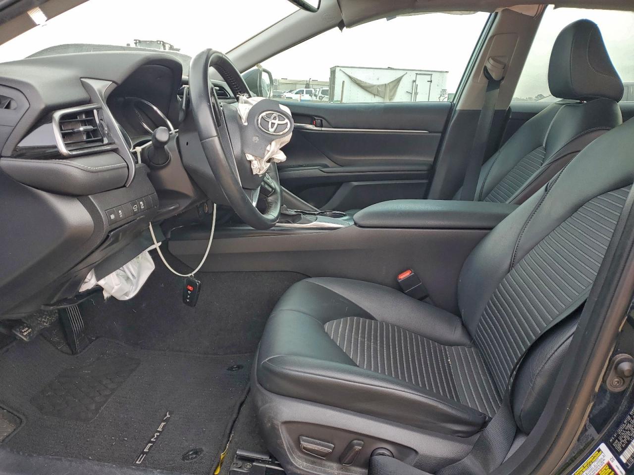 Toyota Camry Se Image 4