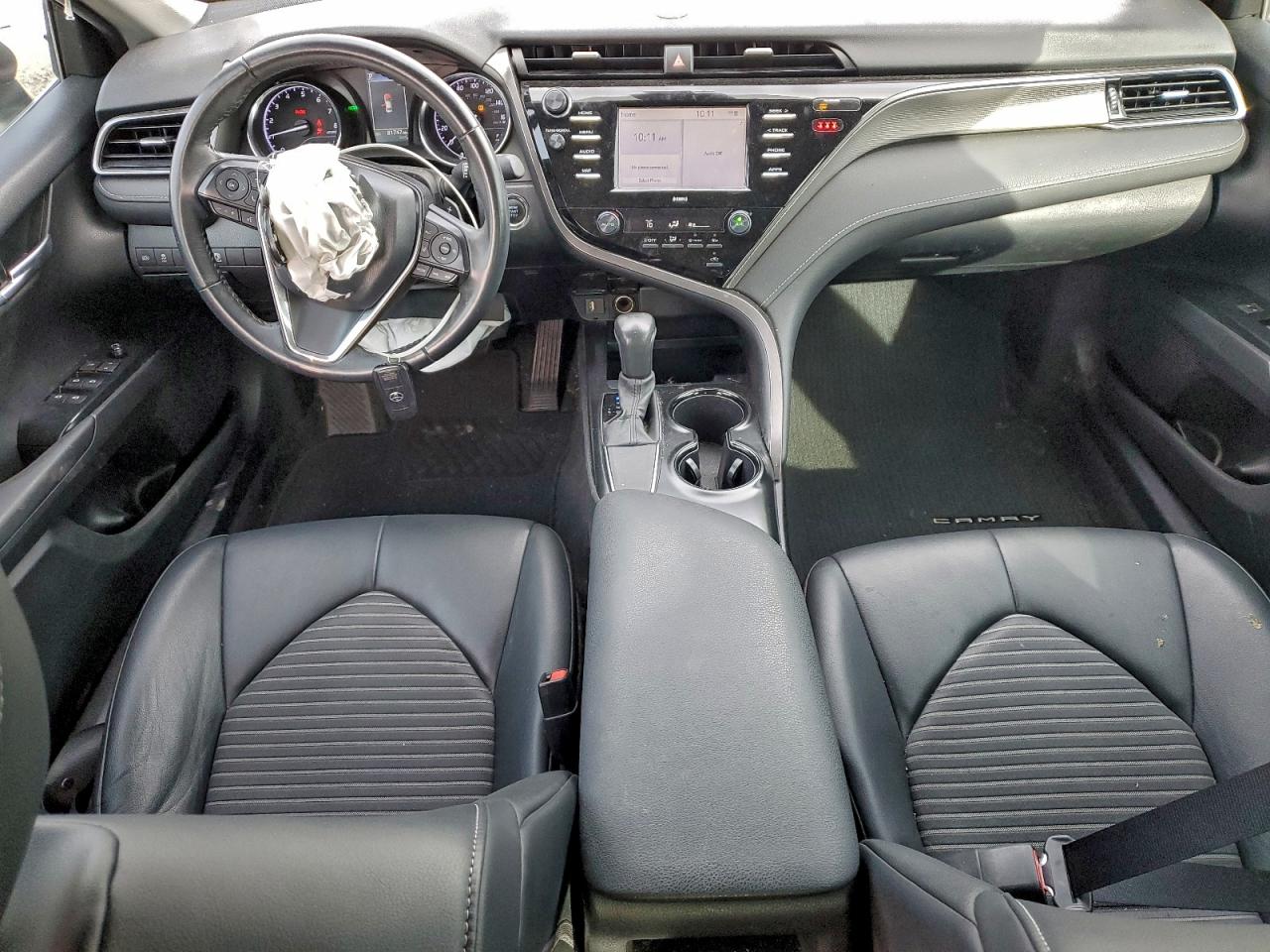 Toyota Camry Se Image 9