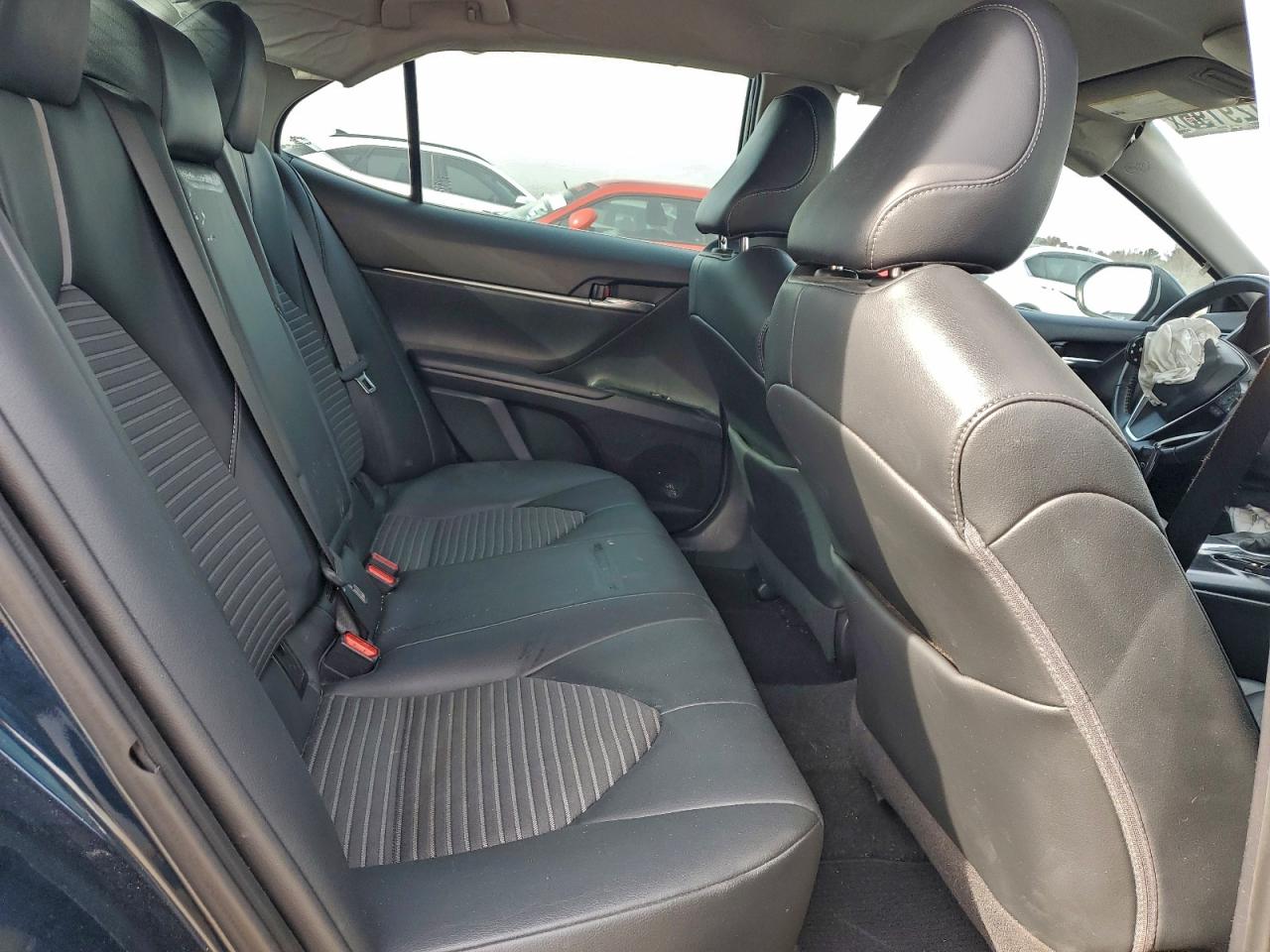 Toyota Camry Se Image 11