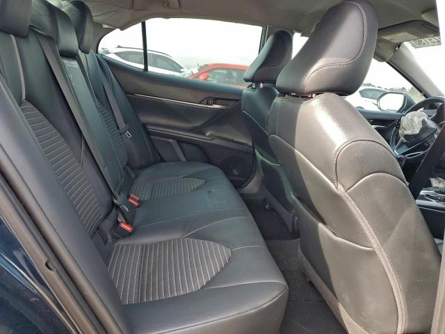 Toyota Camry Se Image 11