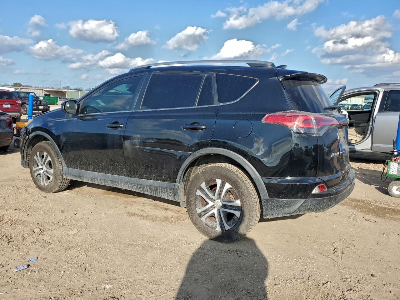 Toyota RAV4 Le Image 5