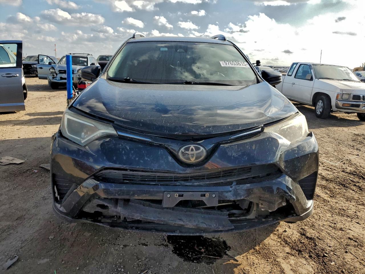 Toyota RAV4 Le Image 11