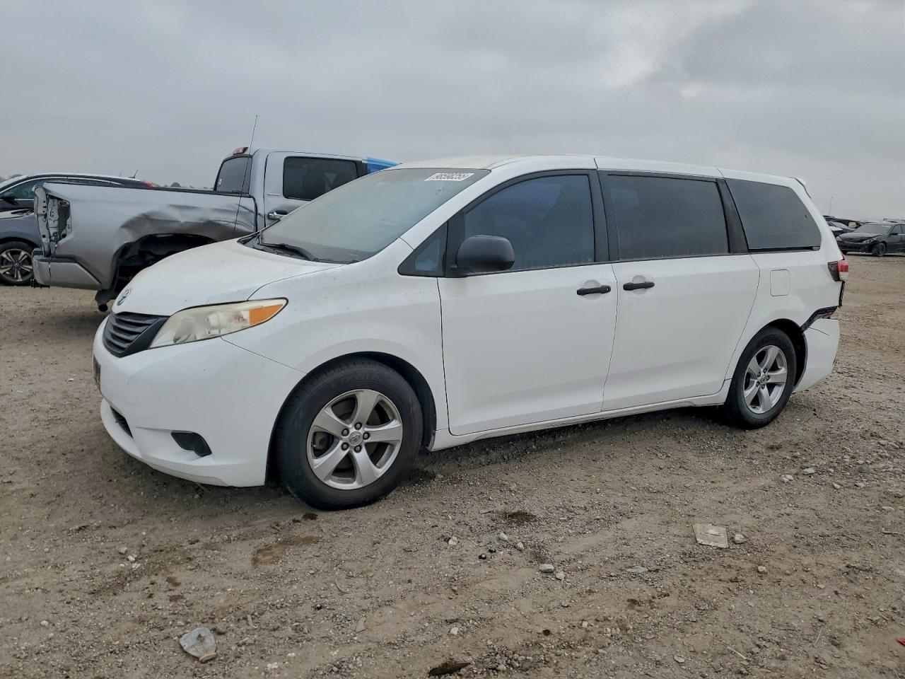 Toyota Sienna Image 1