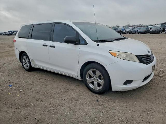 Toyota Sienna Image 3