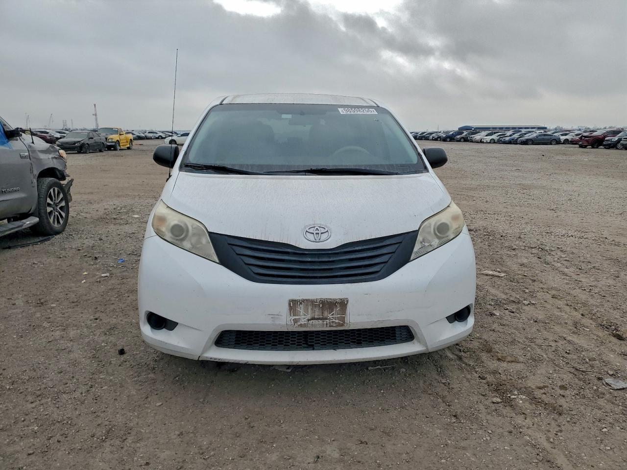 Toyota Sienna Image 7