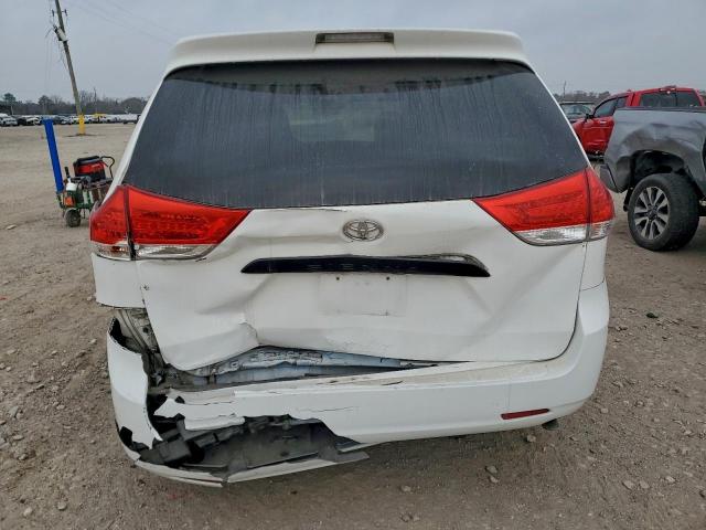 Toyota Sienna Image 6