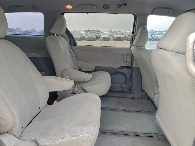 Toyota Sienna Image 10