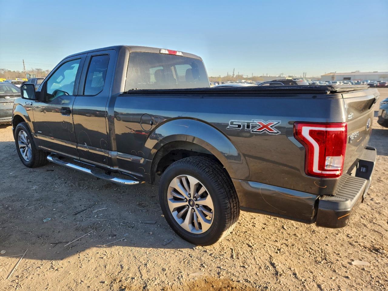 Ford F-150 Super Cab Image 2