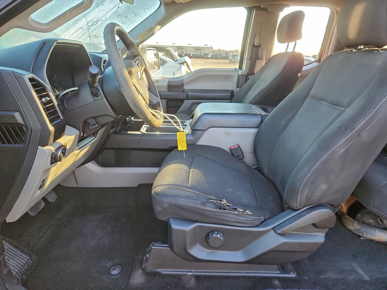 Ford F-150 Super Cab Image 5