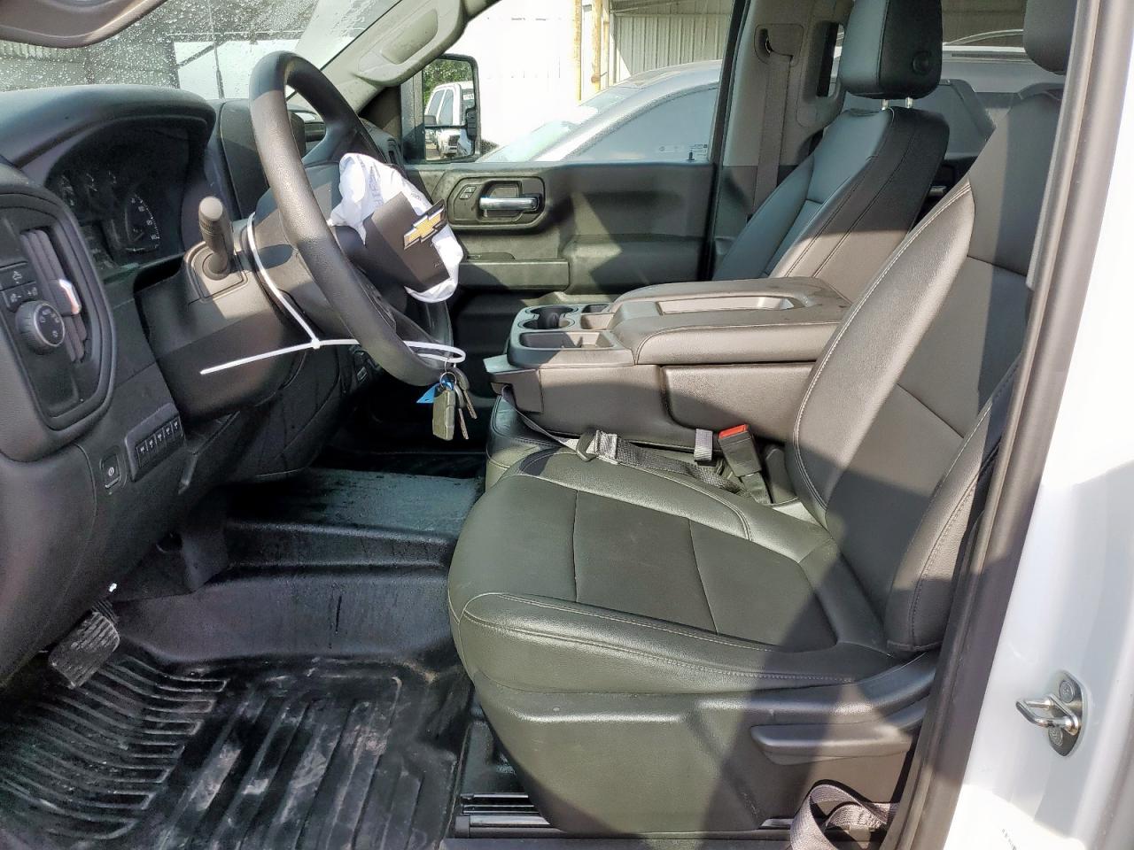 Chevrolet Silverado C2500 Heavy Duty Image 5