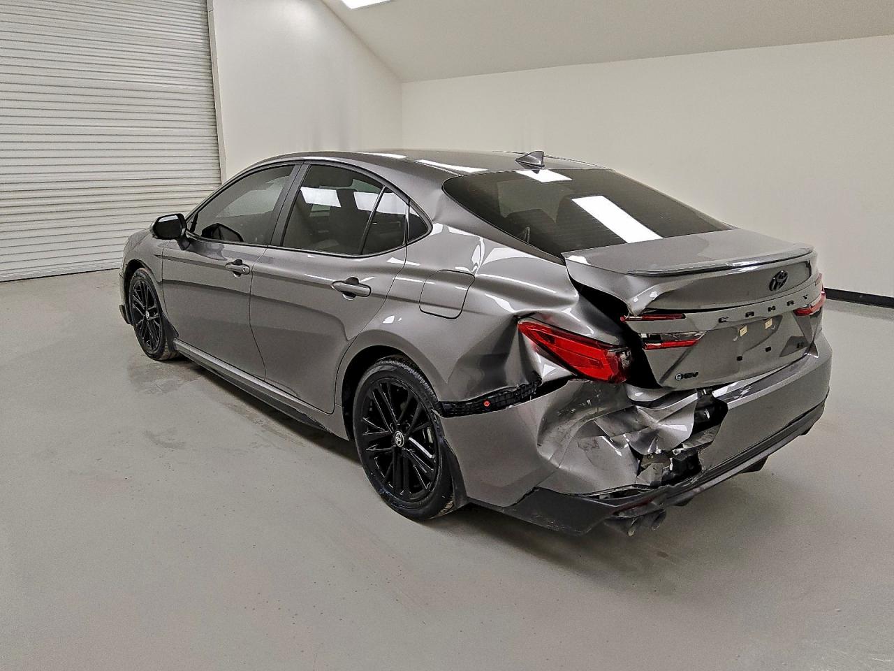 Toyota Camry Xse Image 3