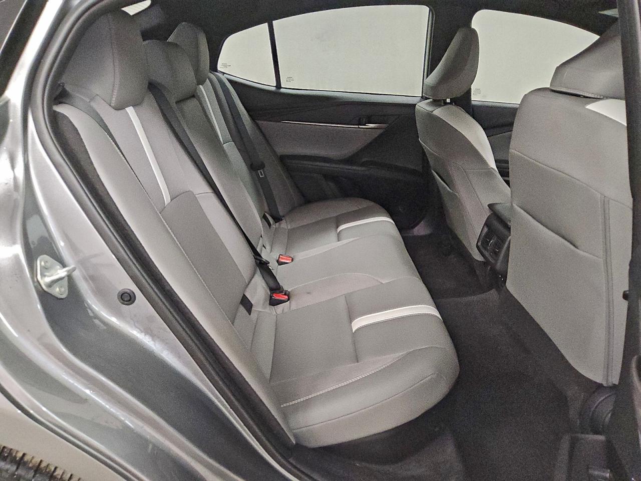 Toyota Camry Xse Image 9