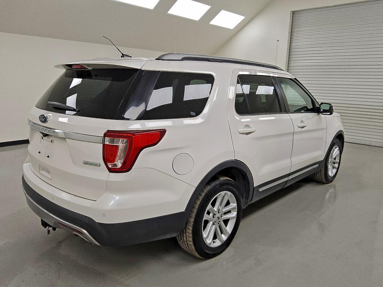 Ford Explorer Xlt Image 4
