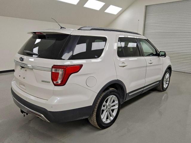 Ford Explorer Xlt Image 4