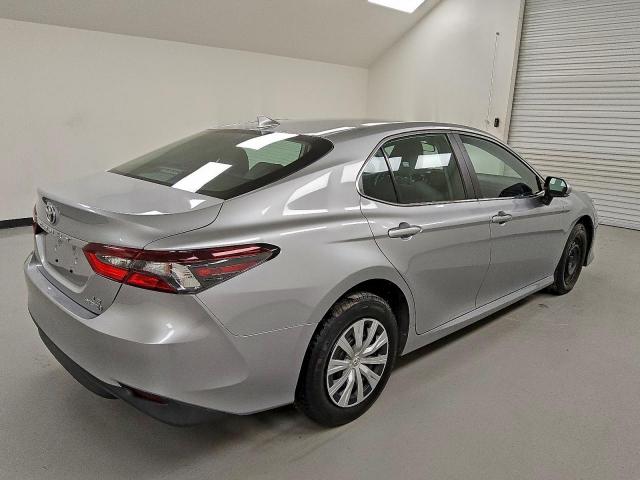 Toyota Camry Le Image 3