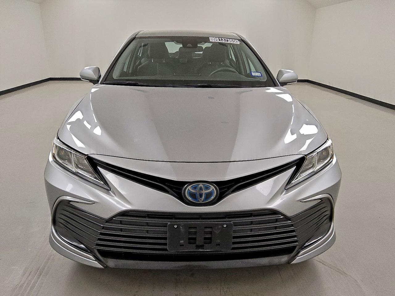 Toyota Camry Le Image 5