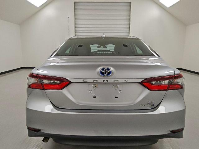 Toyota Camry Le Image 7