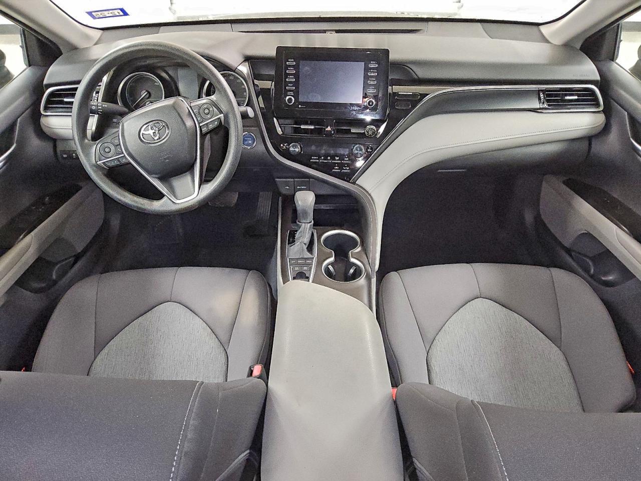 Toyota Camry Le Image 12