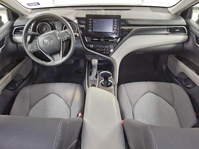 Toyota Camry Le Image 12