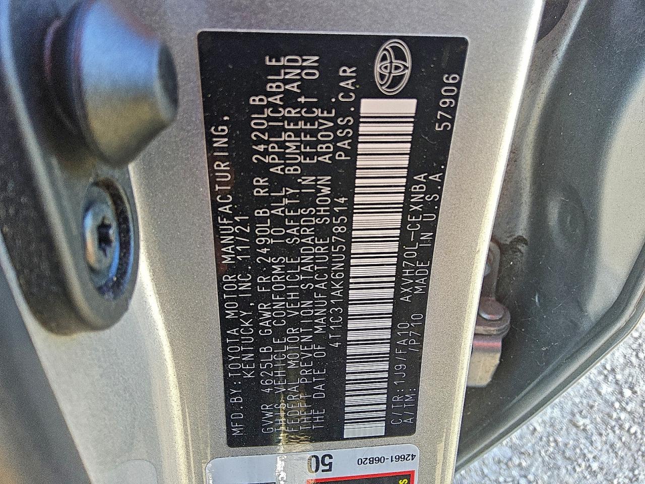 Toyota Camry Le Image 9