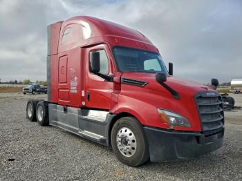  Salvage Freightliner Cascadia 1