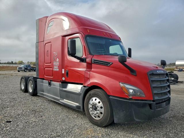  Salvage Freightliner Cascadia 1