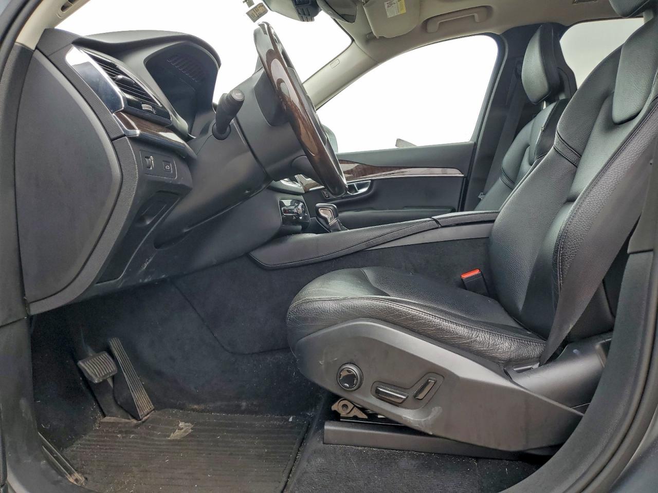 Volvo XC90 T6 Image 3