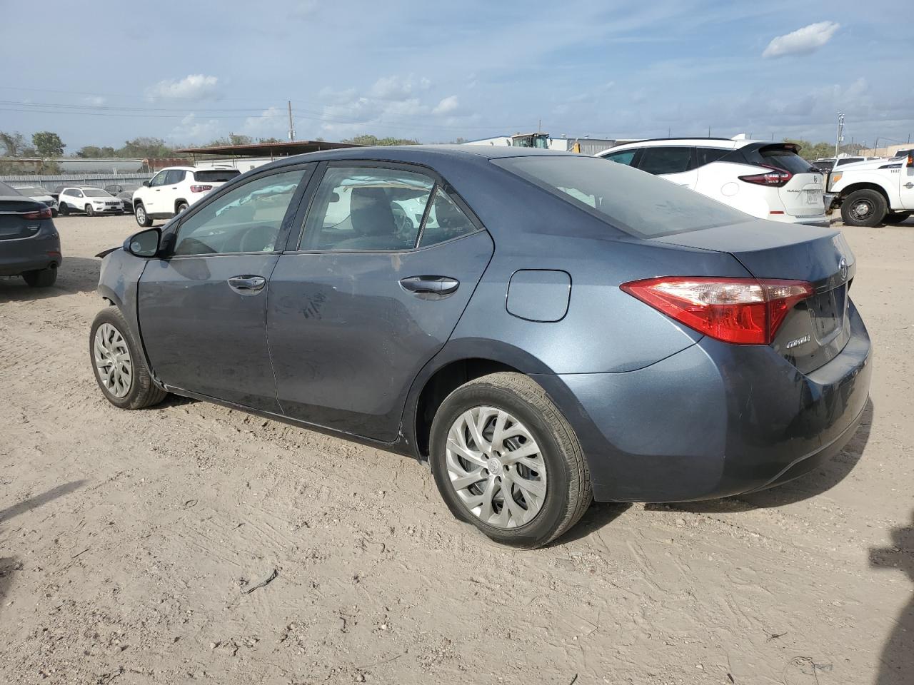 Toyota Corolla L Image 4