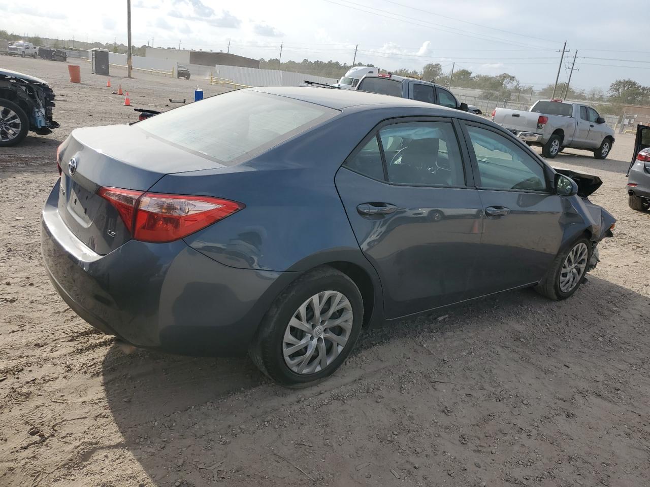 Toyota Corolla L Image 3