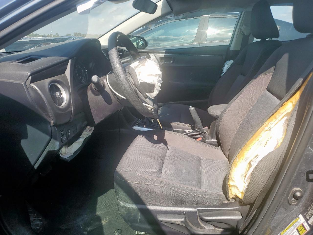 Toyota Corolla L Image 8