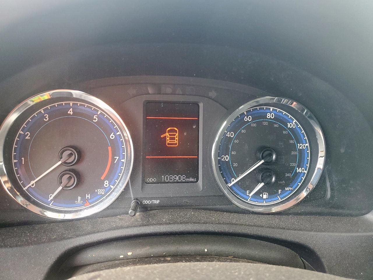 Toyota Corolla L Image 2