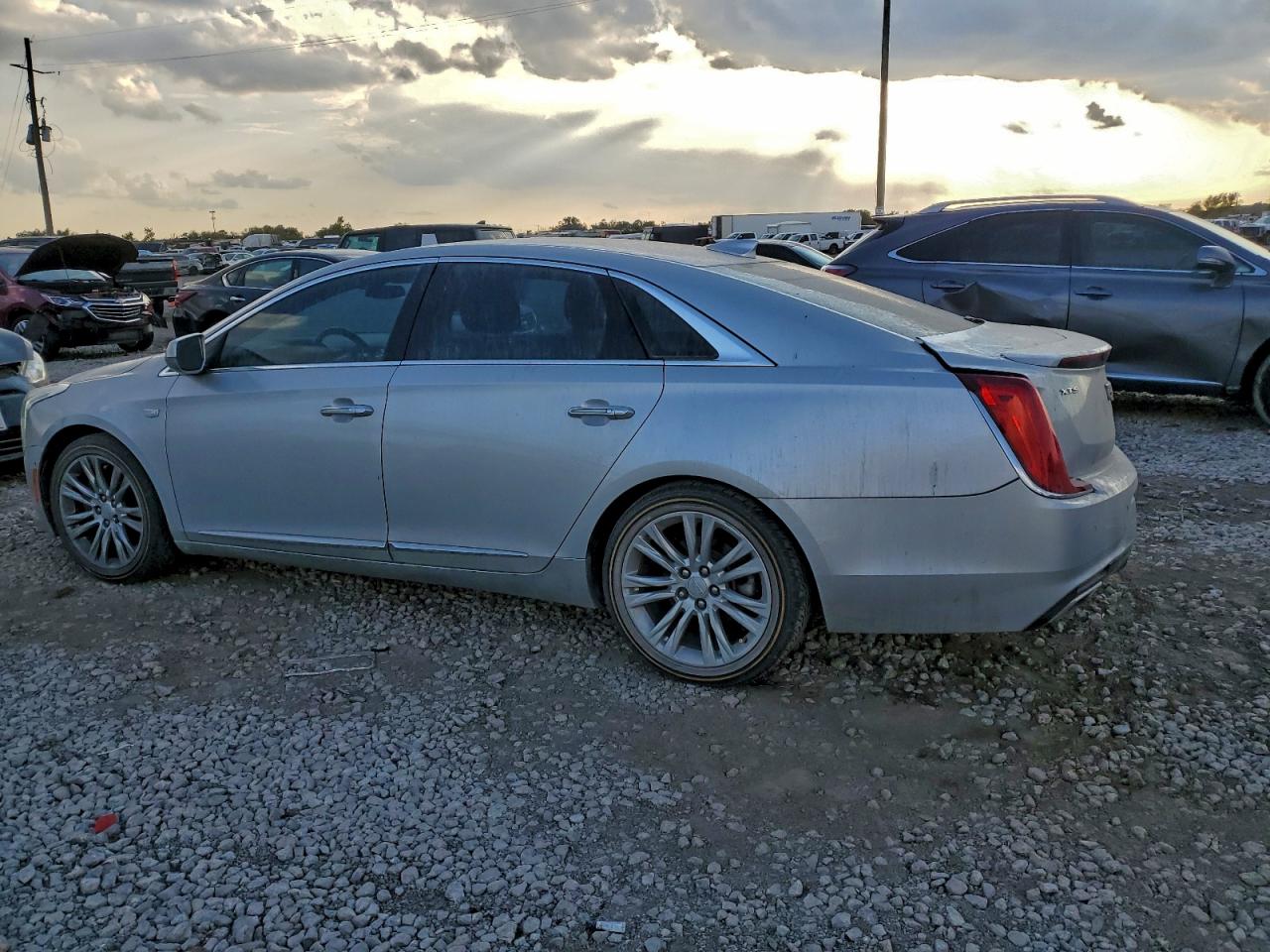 Cadillac XTS Luxury Image 2