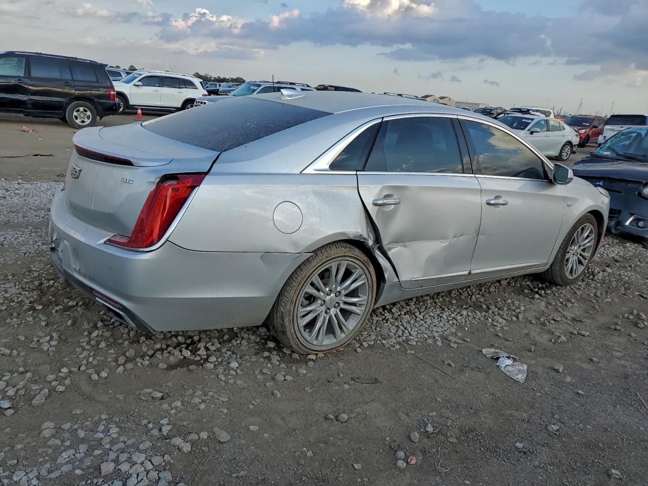 Cadillac XTS Luxury Image 11