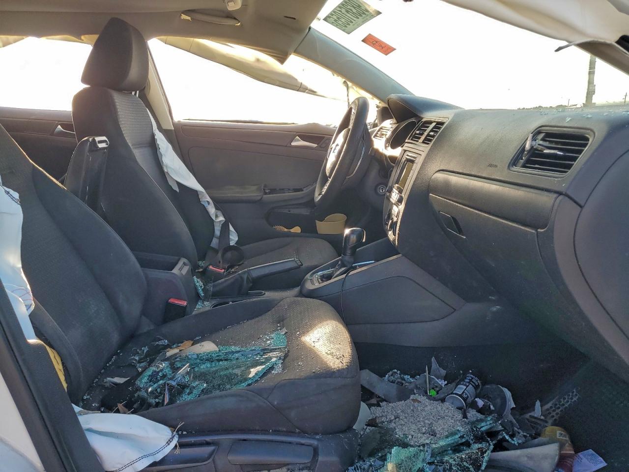 Volkswagen Jetta S Image 7