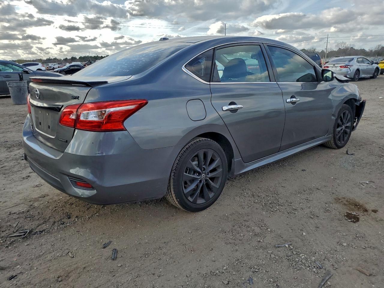 Nissan Sentra S Image 4