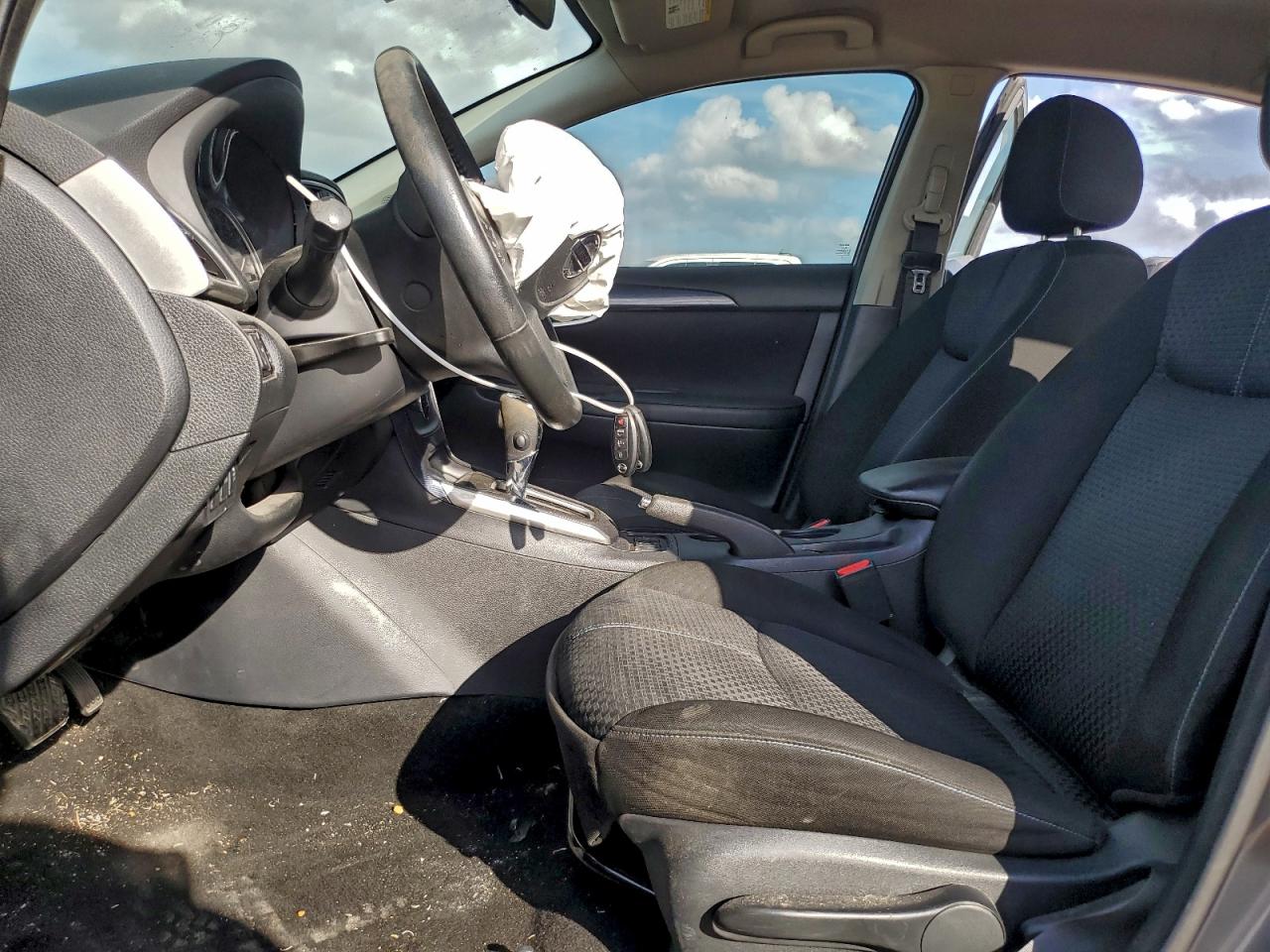 Nissan Sentra S Image 5