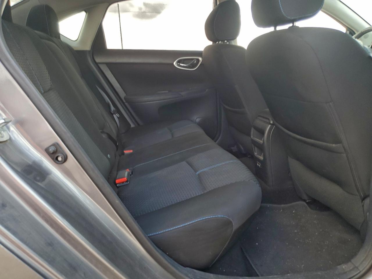 Nissan Sentra S Image 3