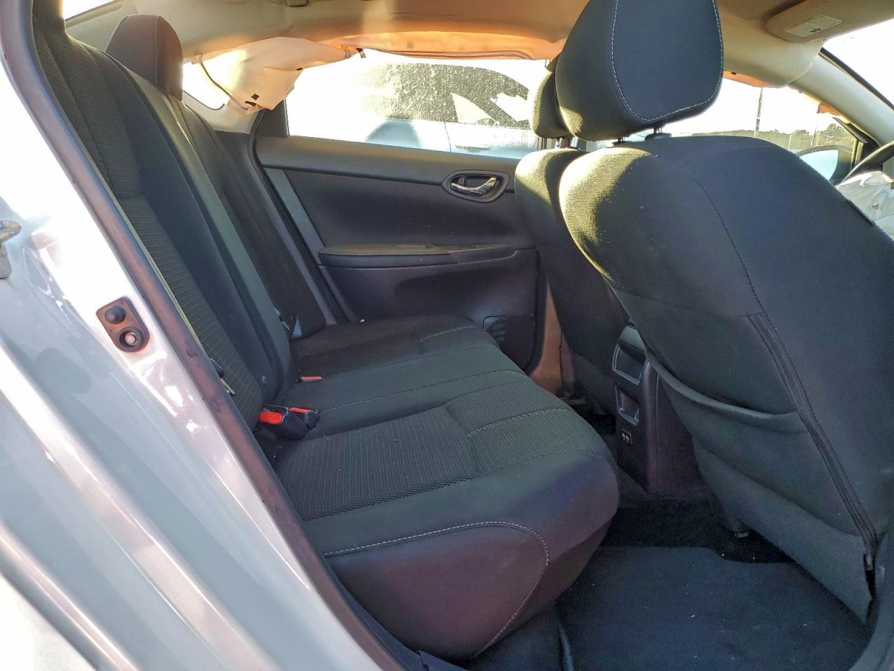 Nissan Sentra S Image 9