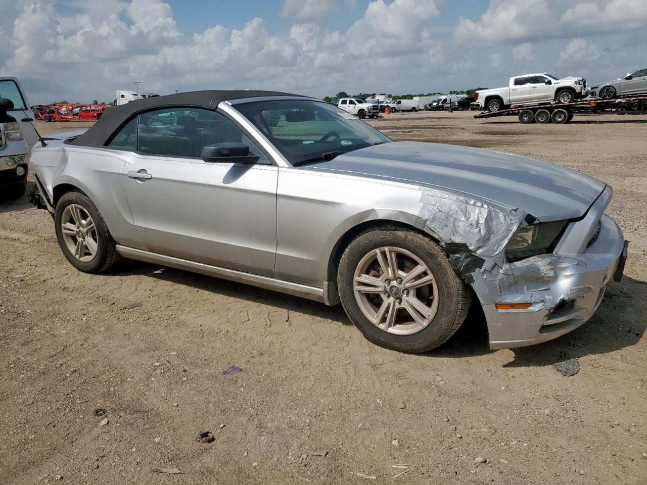 Ford Mustang Image 2