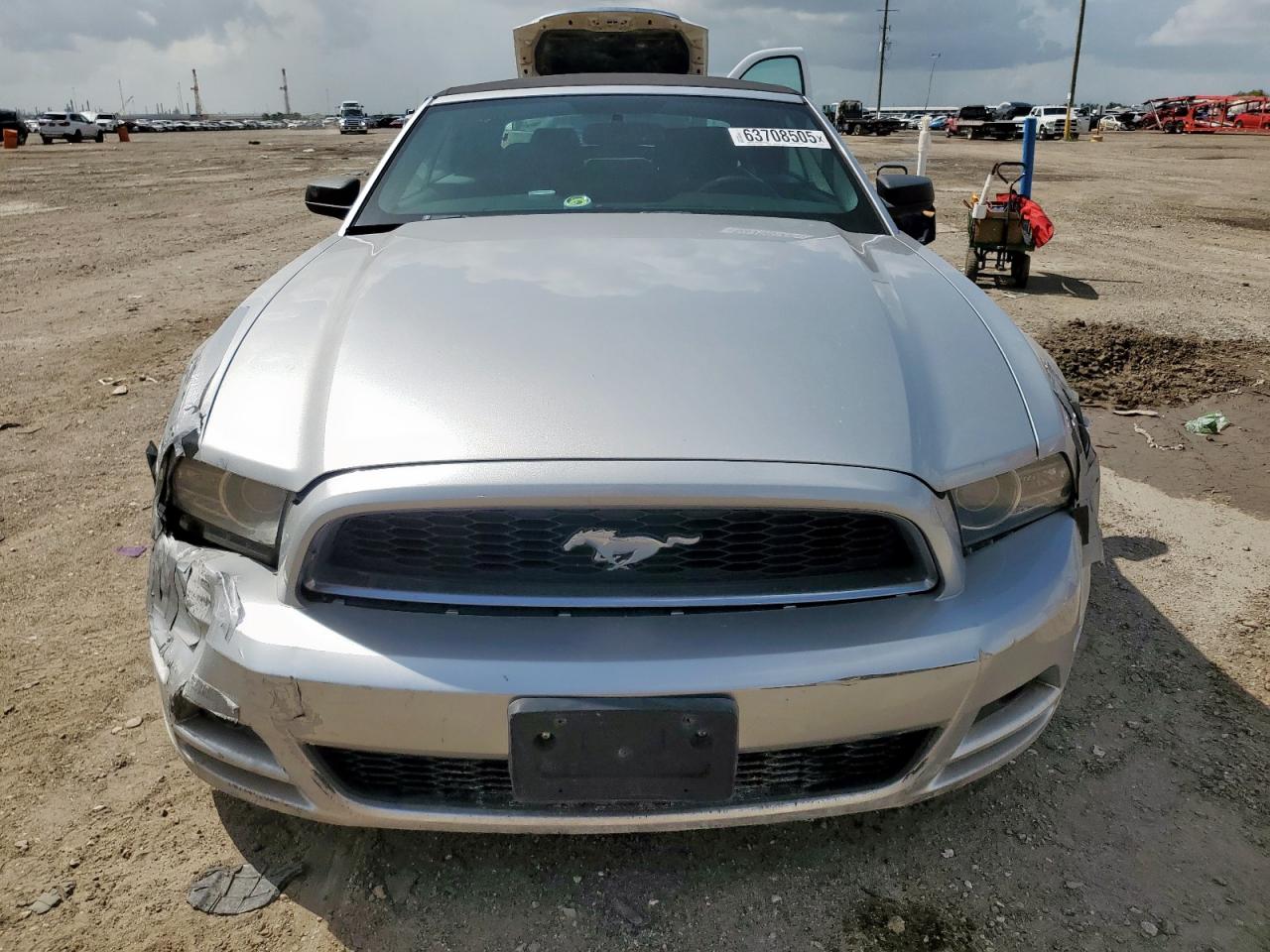 Ford Mustang Image 6