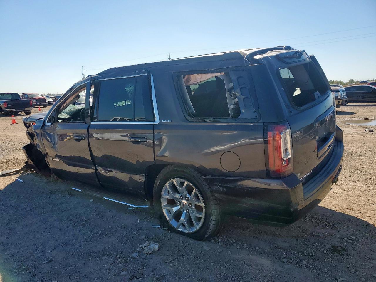 GMC Yukon Sle Image 12