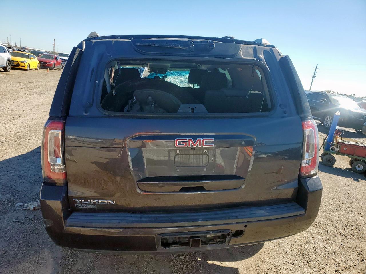 GMC Yukon Sle Image 3