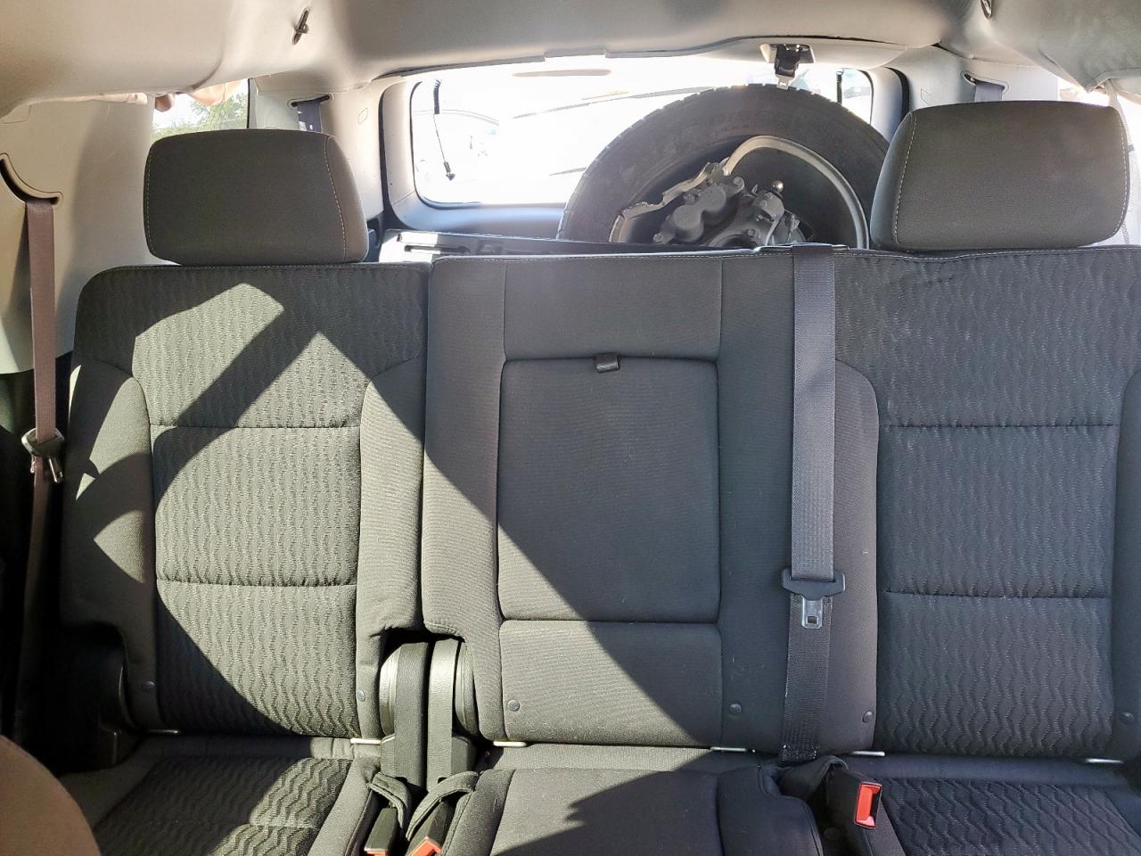 GMC Yukon Sle Image 7