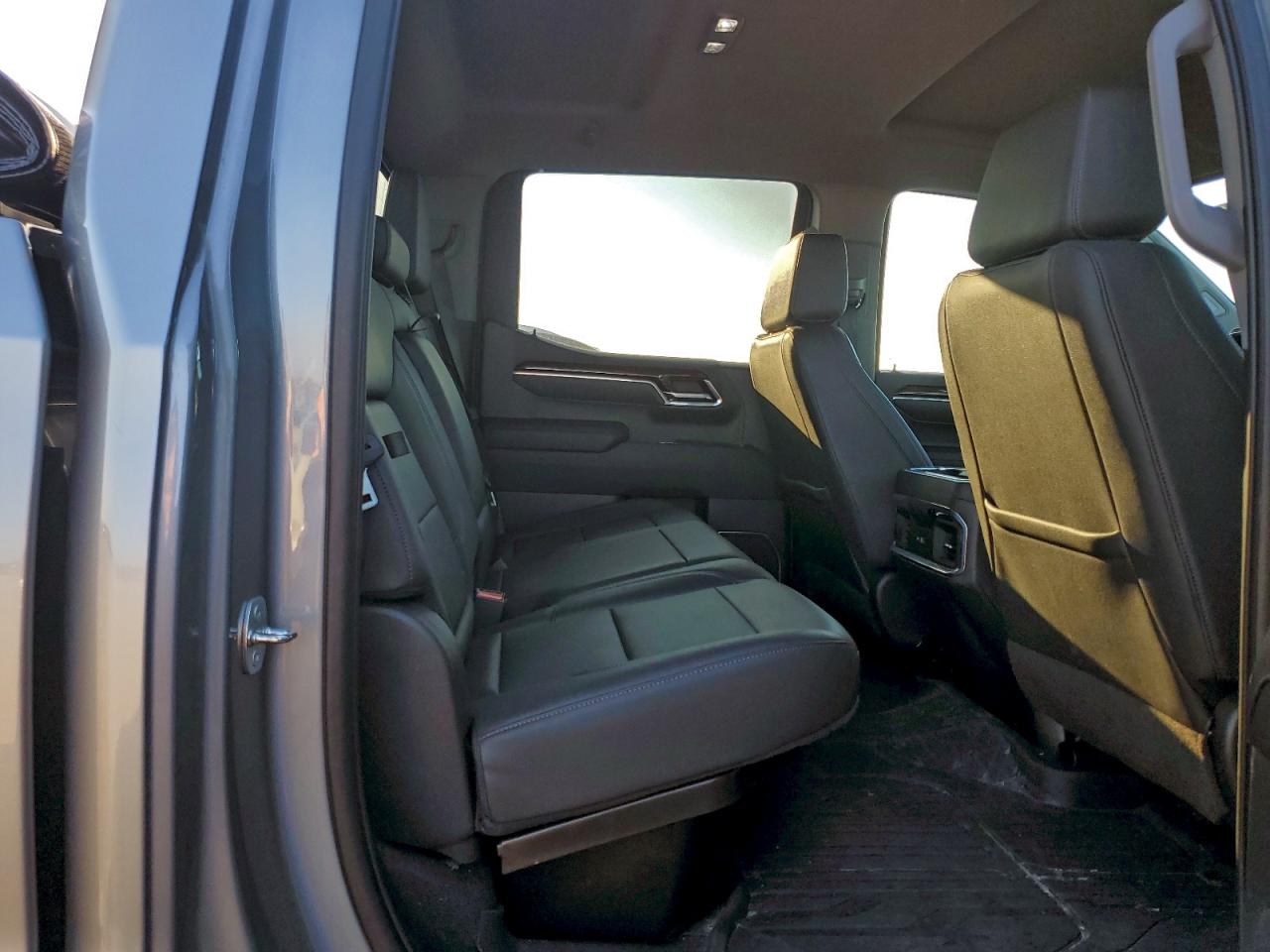 GMC Sierra K1500 Elevation Image 6