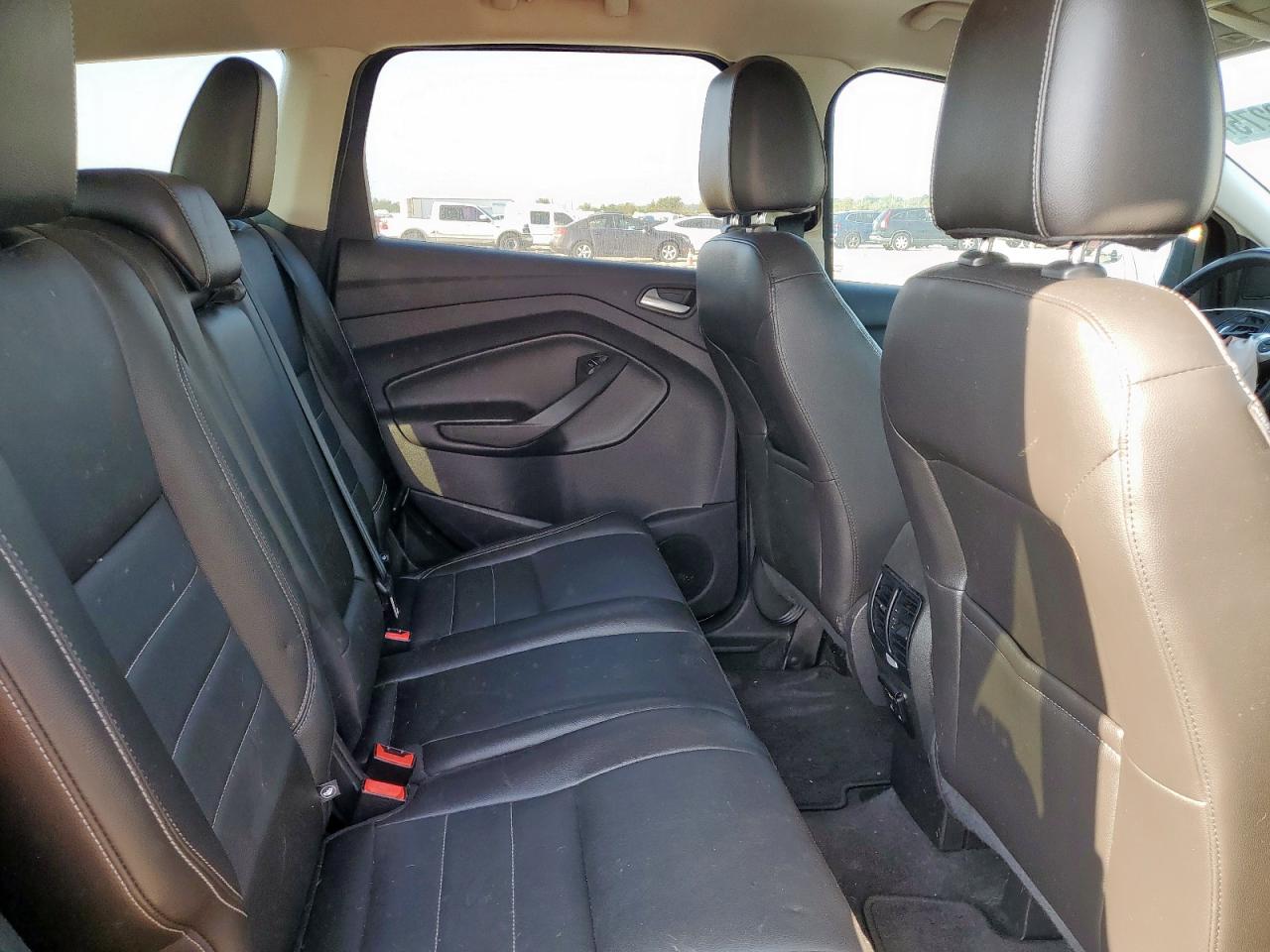 Ford Escape Titanium Image 3