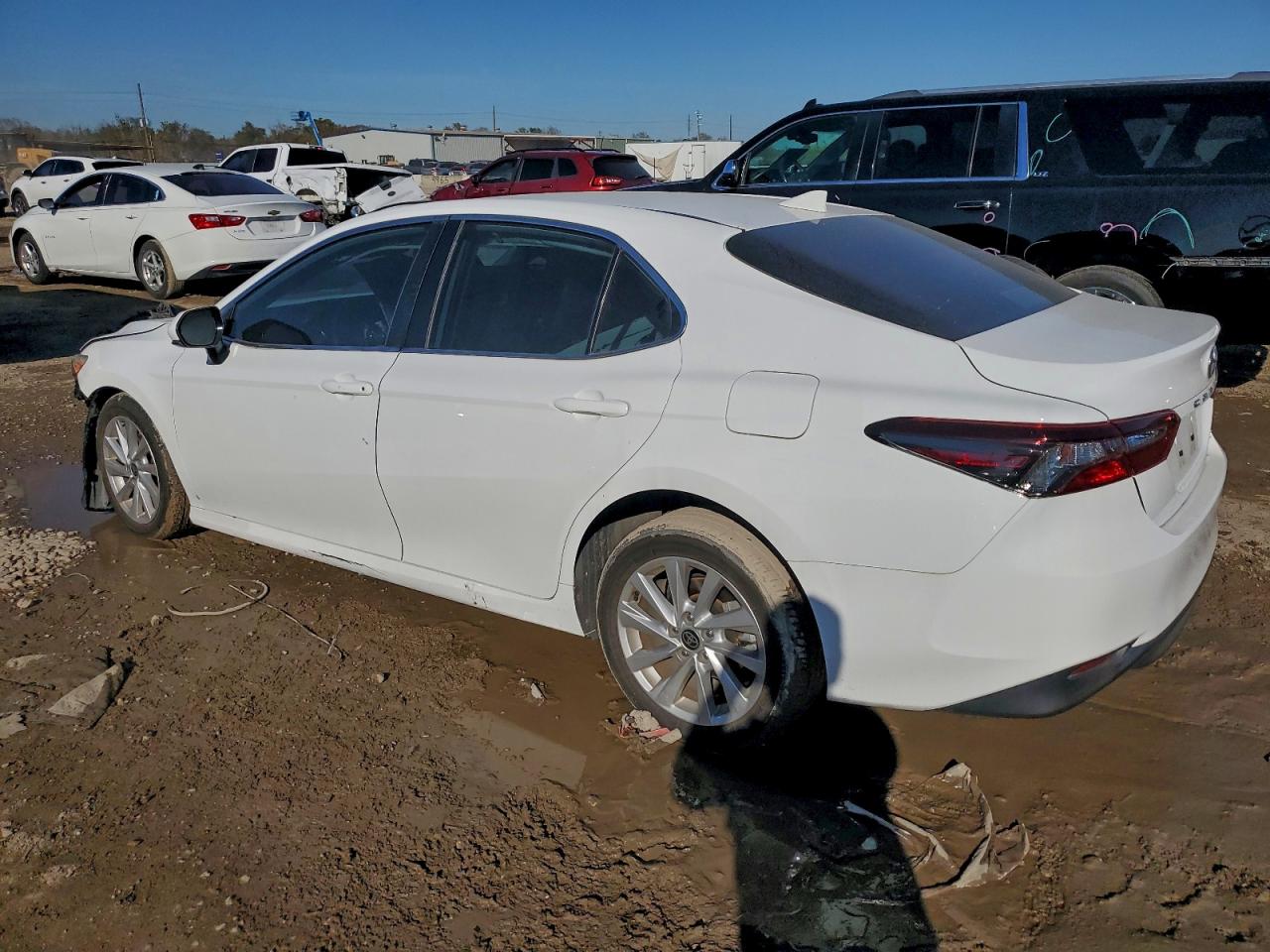 Toyota Camry Le Image 13