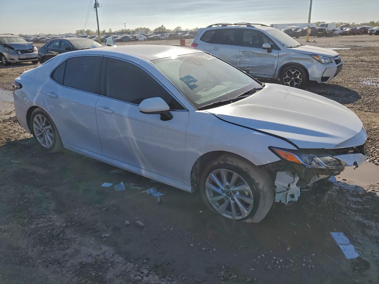 Toyota Camry Le Image 4