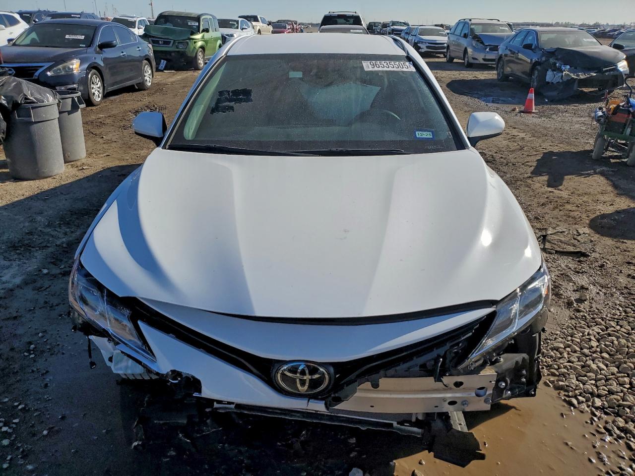 Toyota Camry Le Image 2