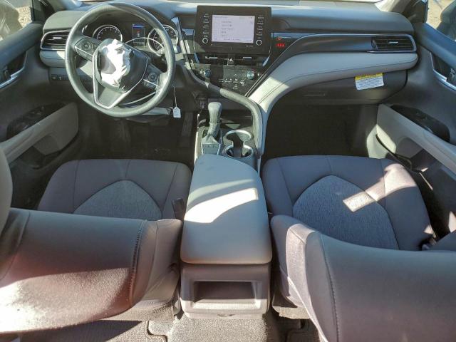 Toyota Camry Le Image 10