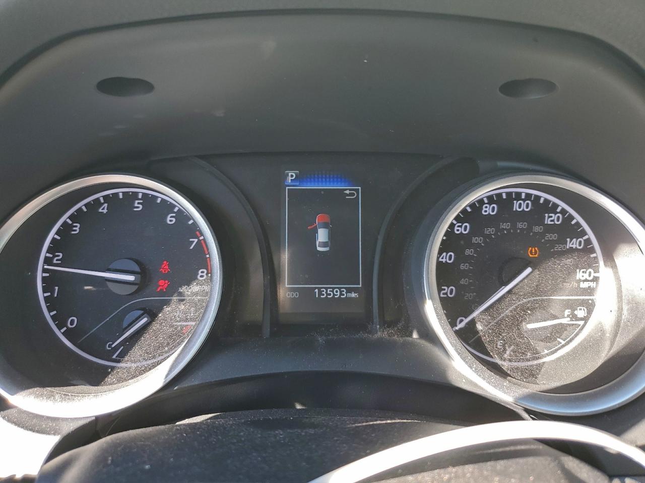 Toyota Camry Le Image 9